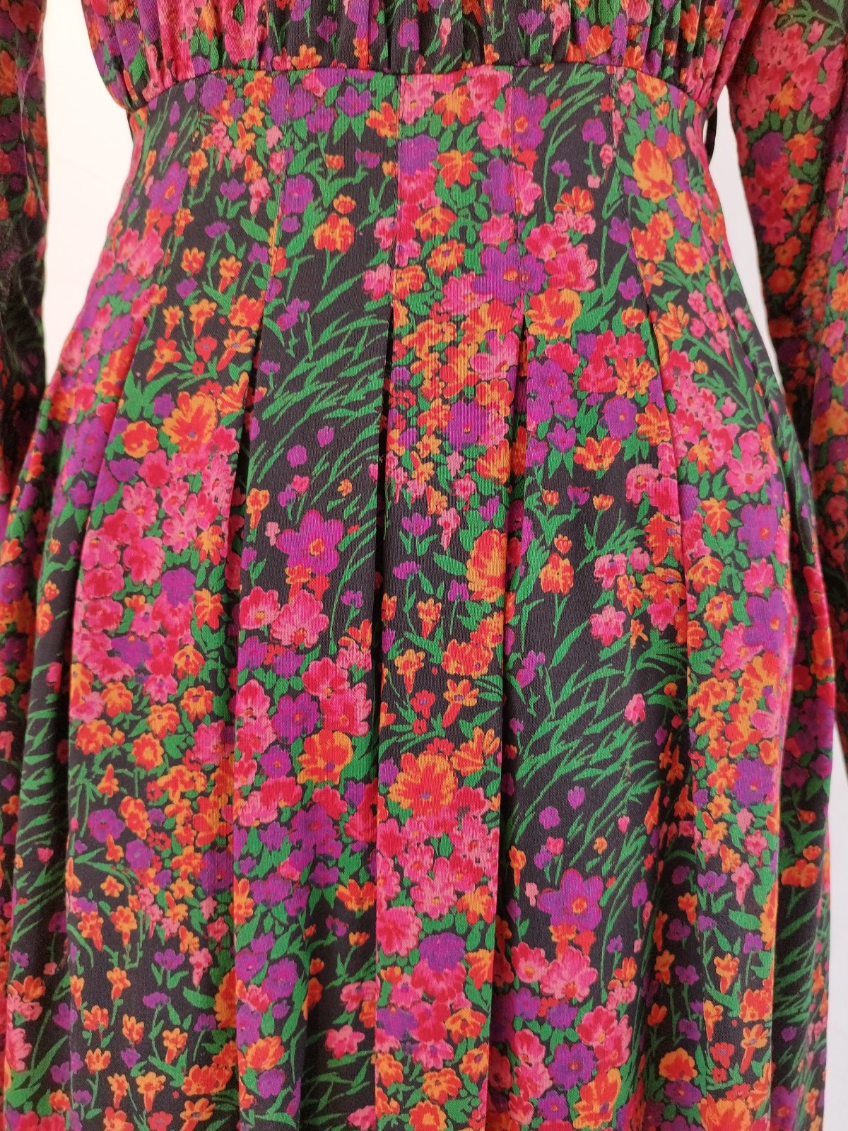 High Quality Vintage Floral Midi Dress with Pleated Skirt