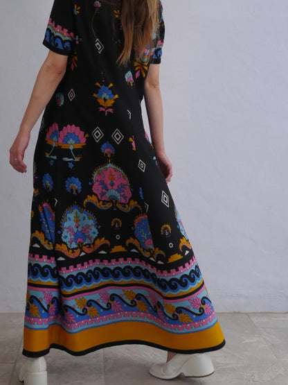 Short Sleeve Vintage Maxi Dress with Stunning Print in Pastel Colors