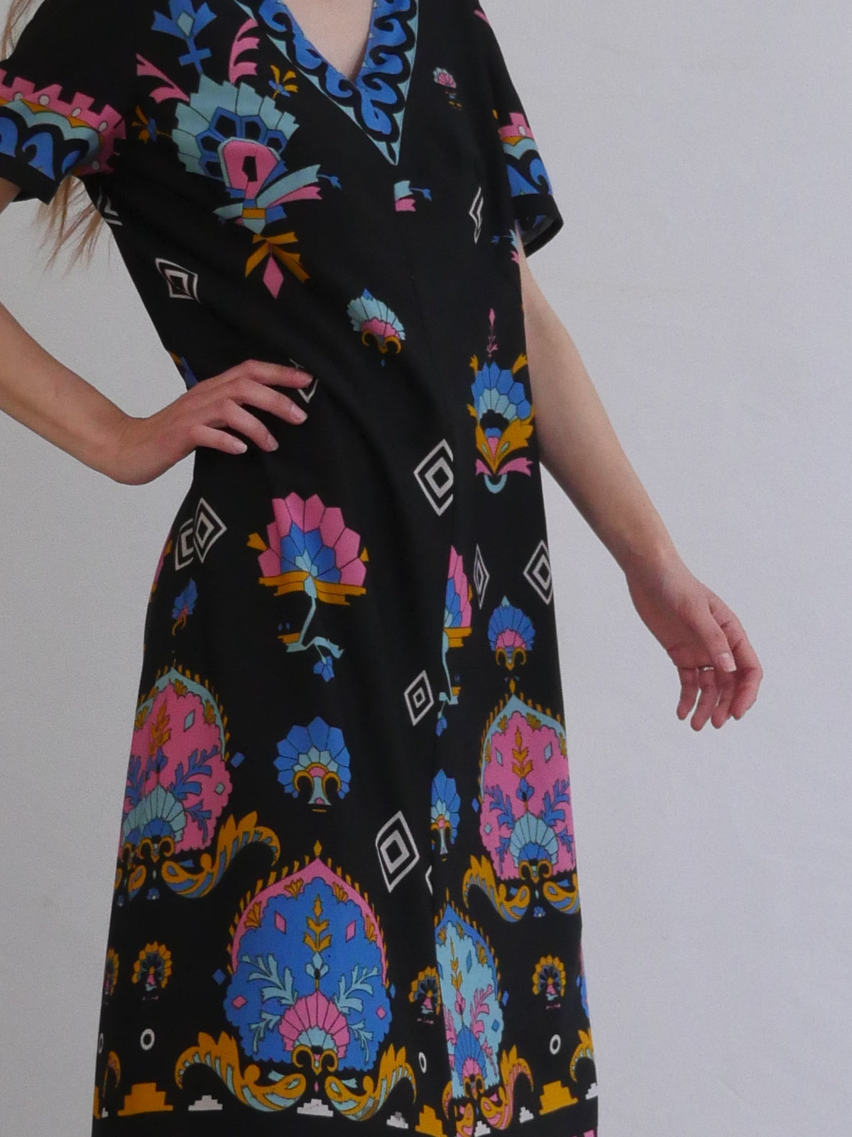 Short Sleeve Vintage Maxi Dress with Stunning Print in Pastel Colors