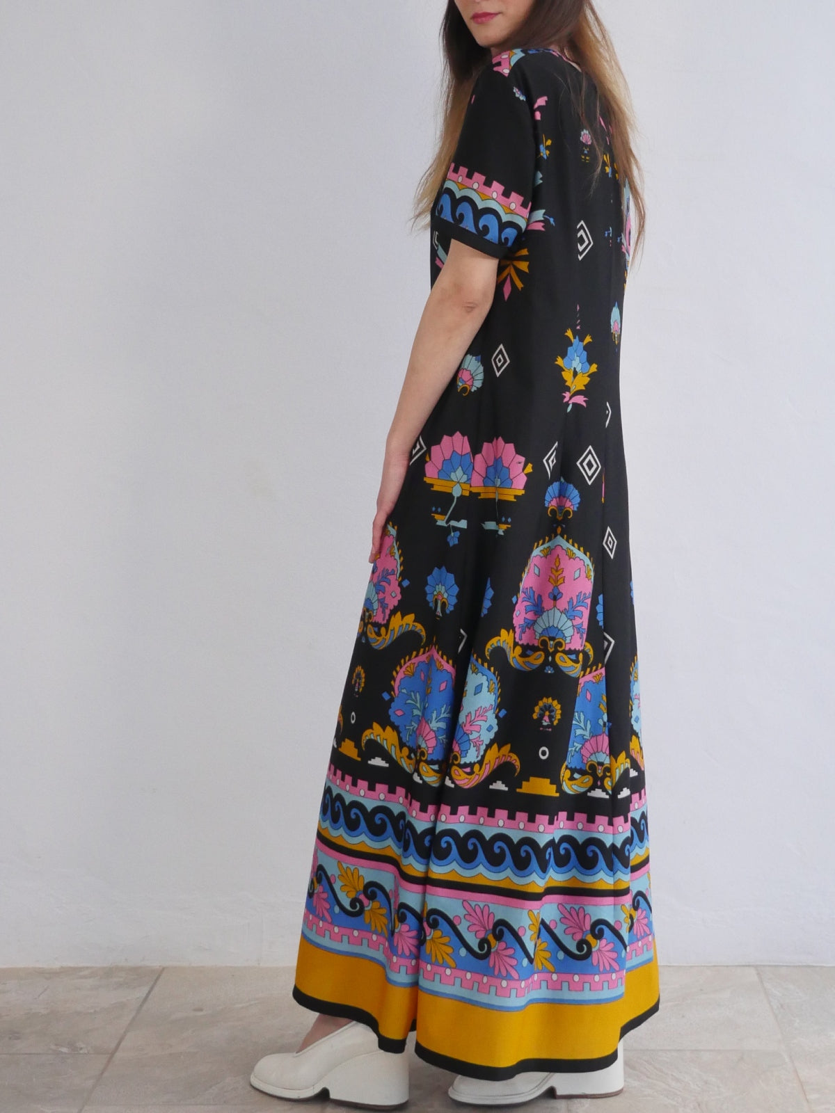 Short Sleeve Vintage Maxi Dress with Stunning Print in Pastel Colors