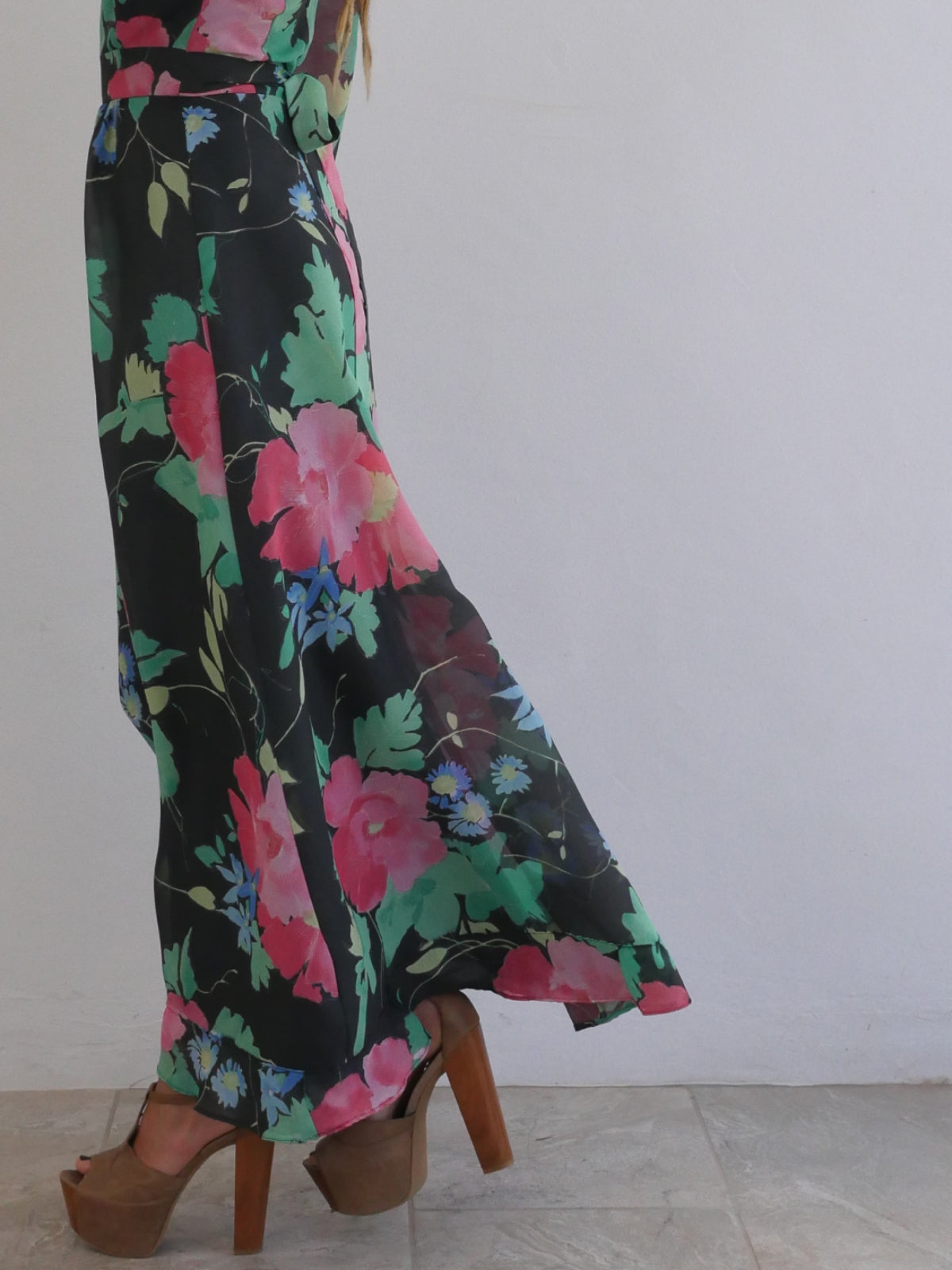 Vera Mont 70s Vintage Dress with Floral Print and Voluminous Bishop Sleeves