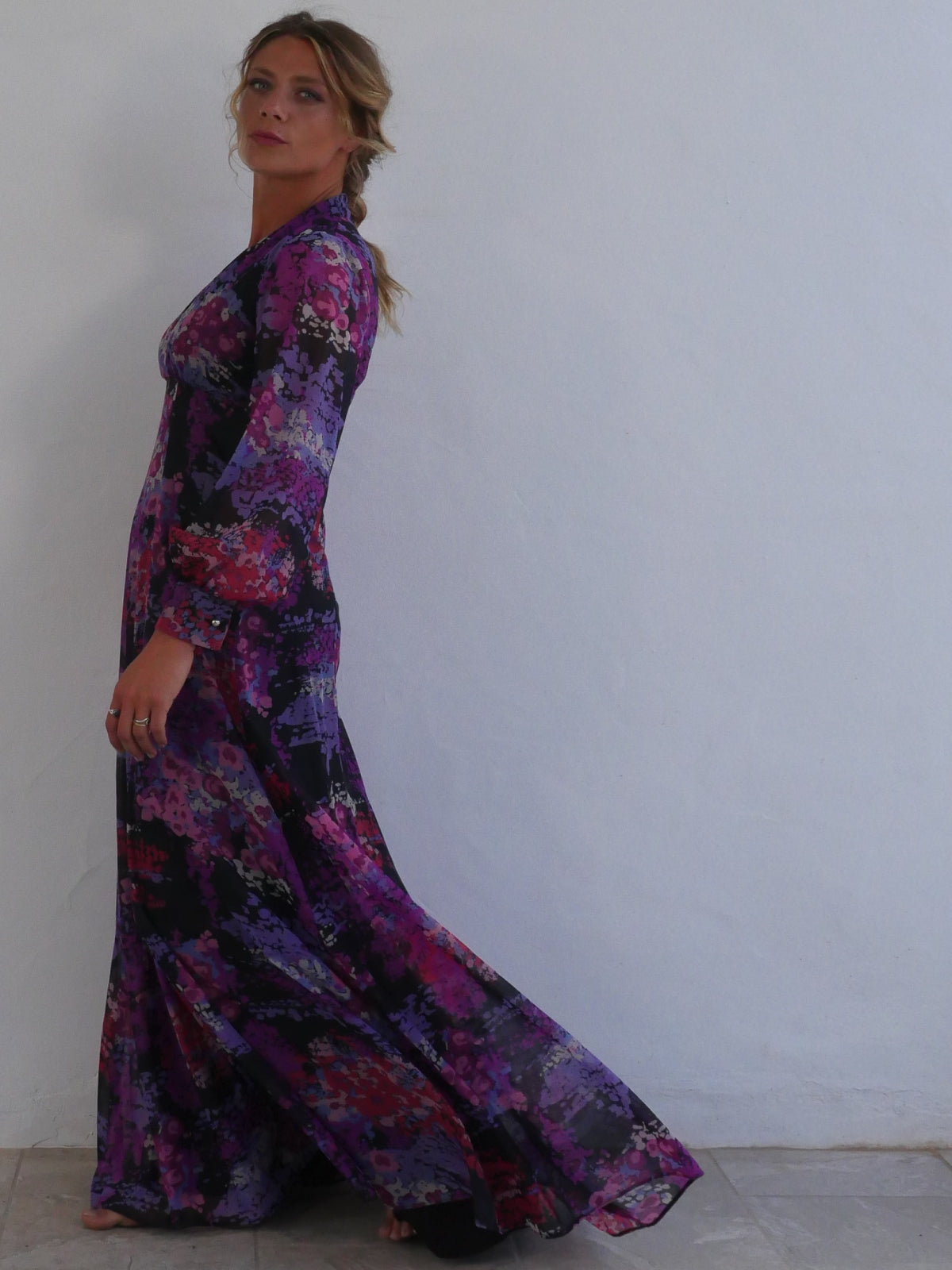 70s Maxi Vintage Dress by Mackerness with Flowy Skirt and Abstract Purple / Violet Print
