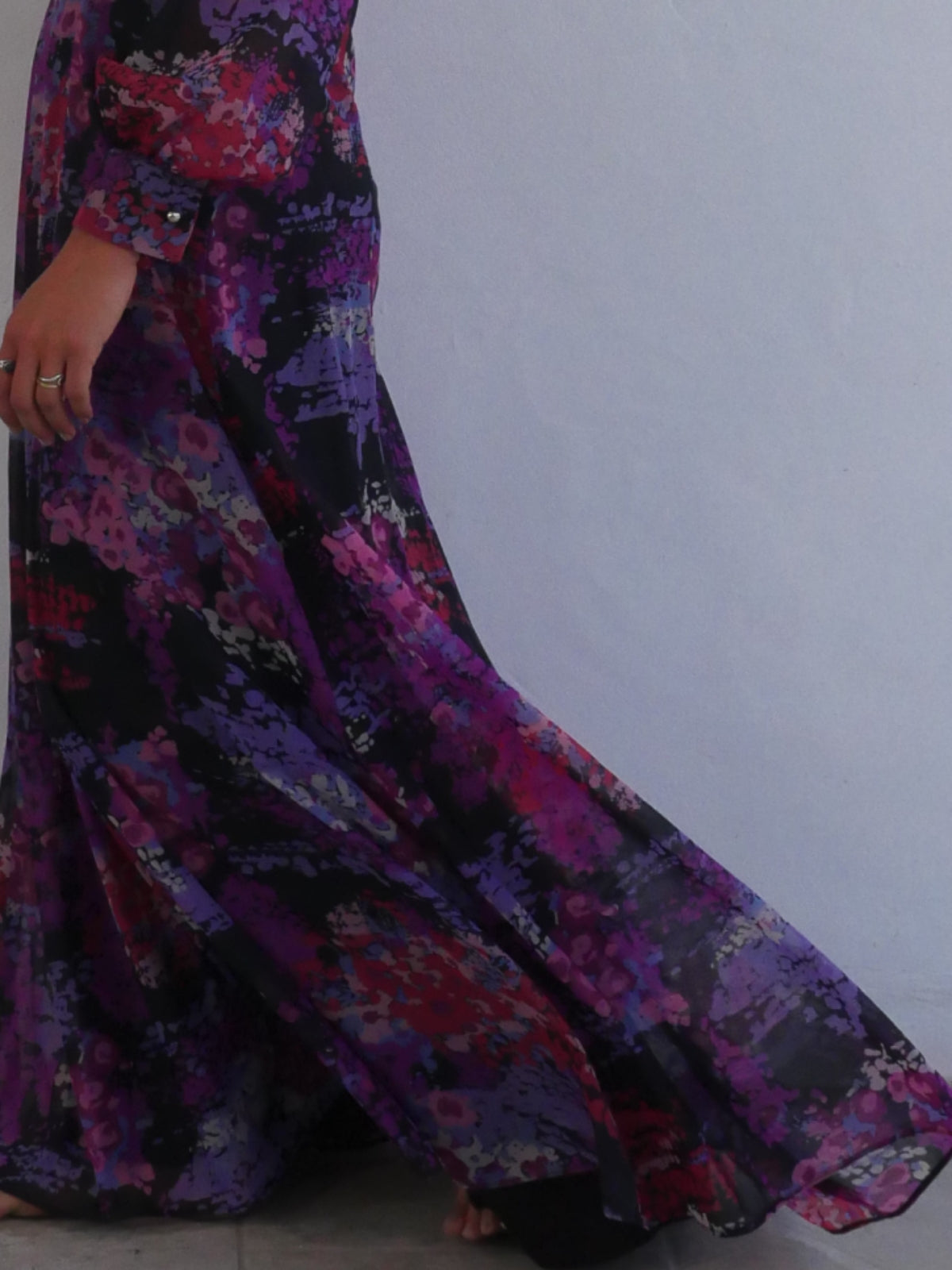 70s Maxi Vintage Dress by Mackerness with Flowy Skirt and Abstract Purple / Violet Print