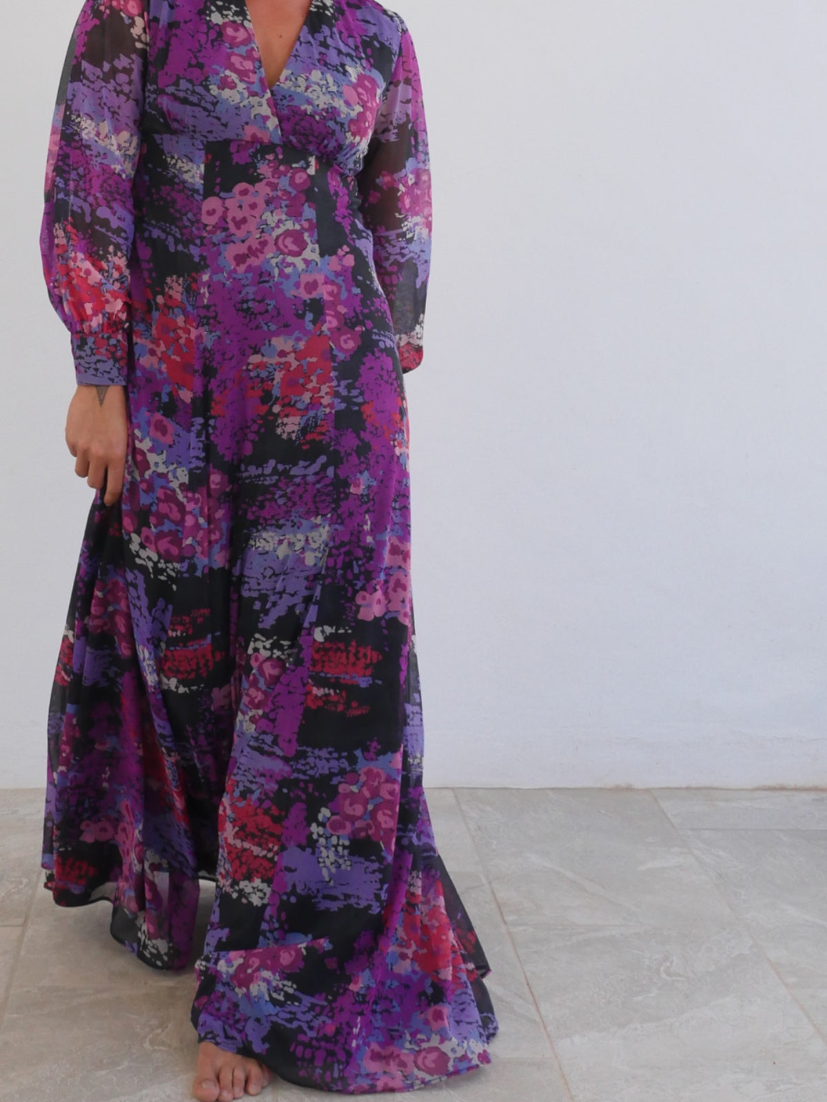 70s Maxi Vintage Dress by Mackerness with Flowy Skirt and Abstract Purple / Violet Print