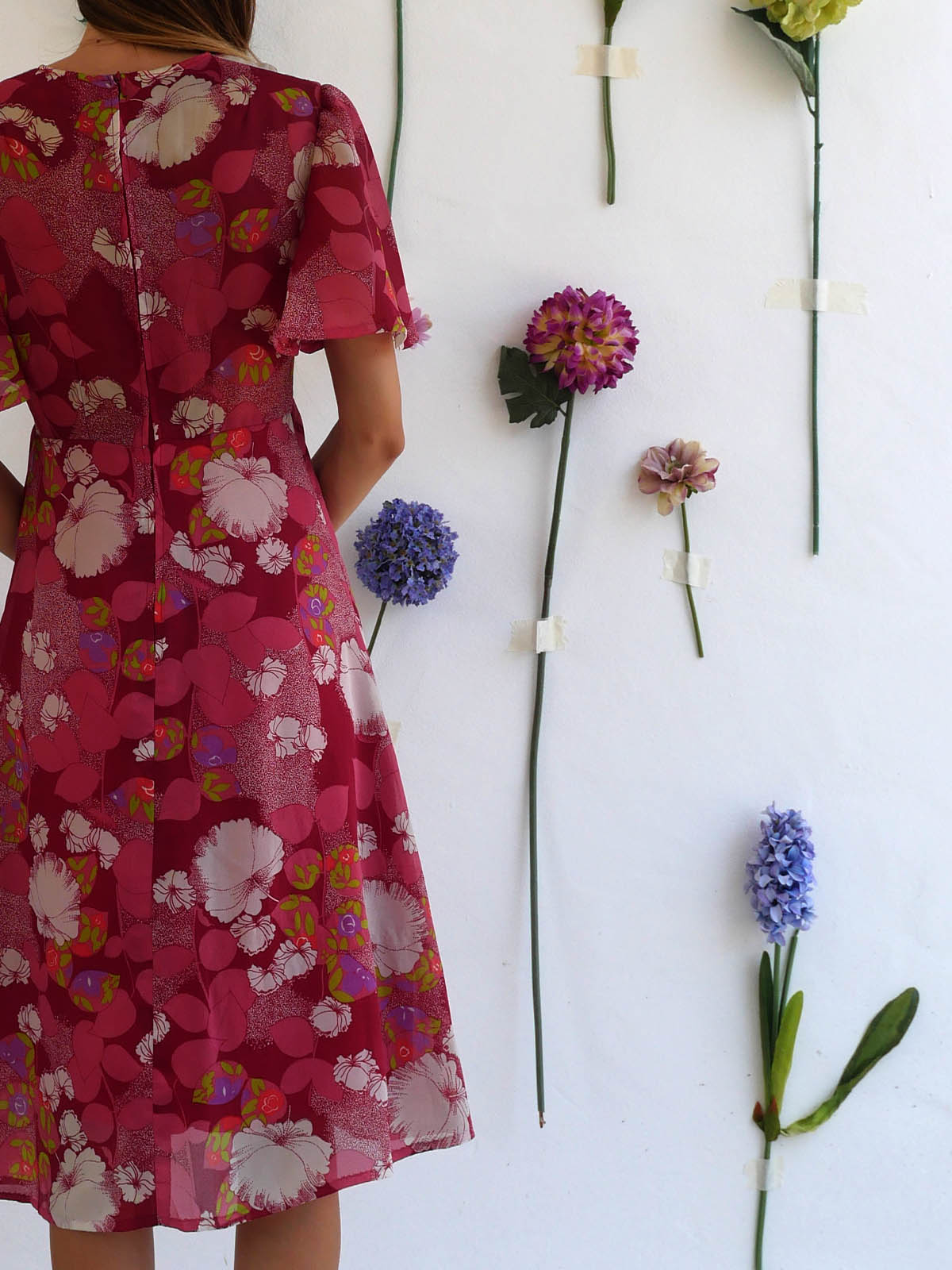 Red Vintage Midi Dress with Floral Print and Short Angel Sleeves