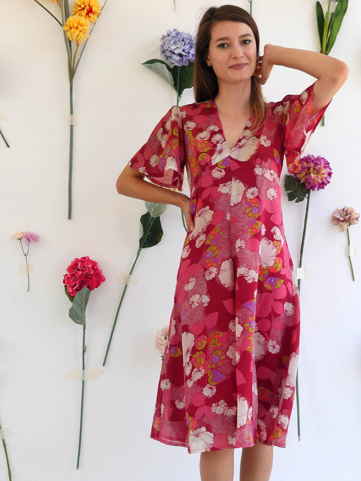 Red Vintage Midi Dress with Floral Print and Short Angel Sleeves