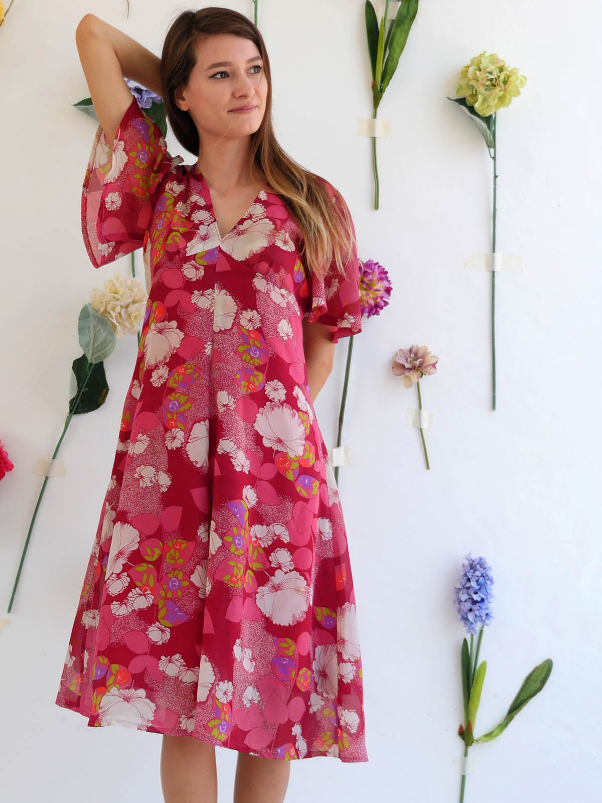 Red Vintage Midi Dress with Floral Print and Short Angel Sleeves