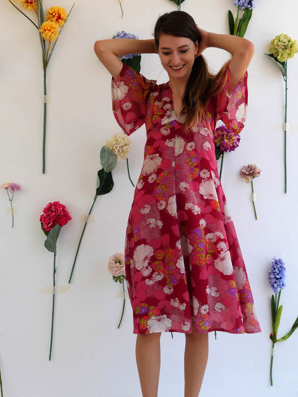 Red Vintage Midi Dress with Floral Print and Short Angel Sleeves