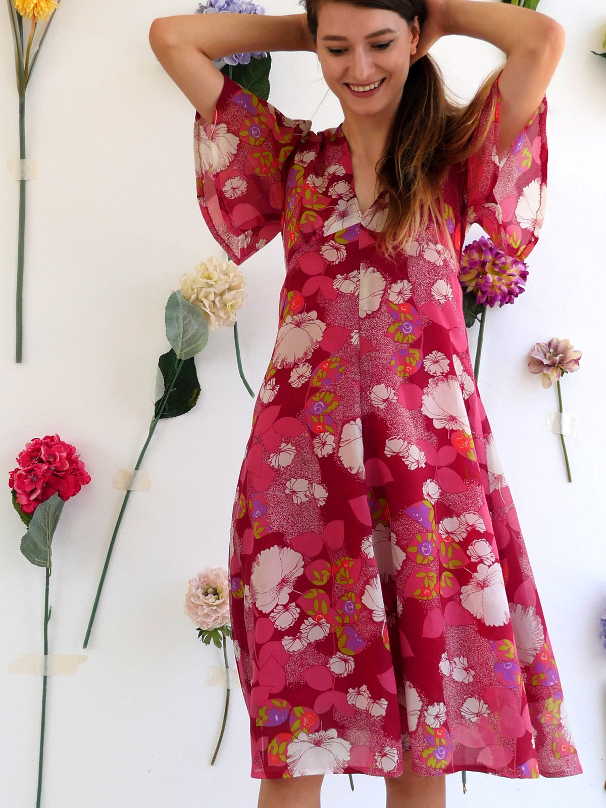 Red Vintage Midi Dress with Floral Print and Short Angel Sleeves