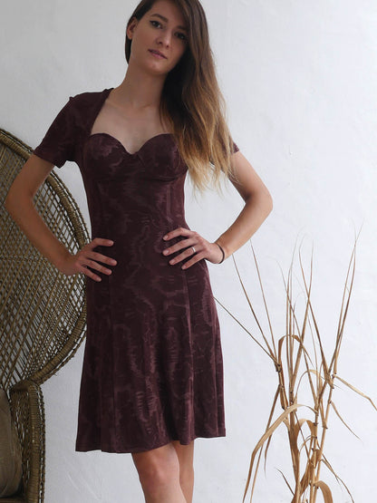 Feminine Fitted Brown Vintage Dress with Sweetheart Neckline