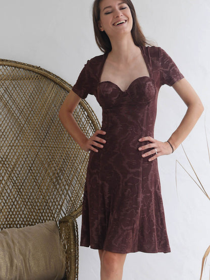 Feminine Fitted Brown Vintage Dress with Sweetheart Neckline