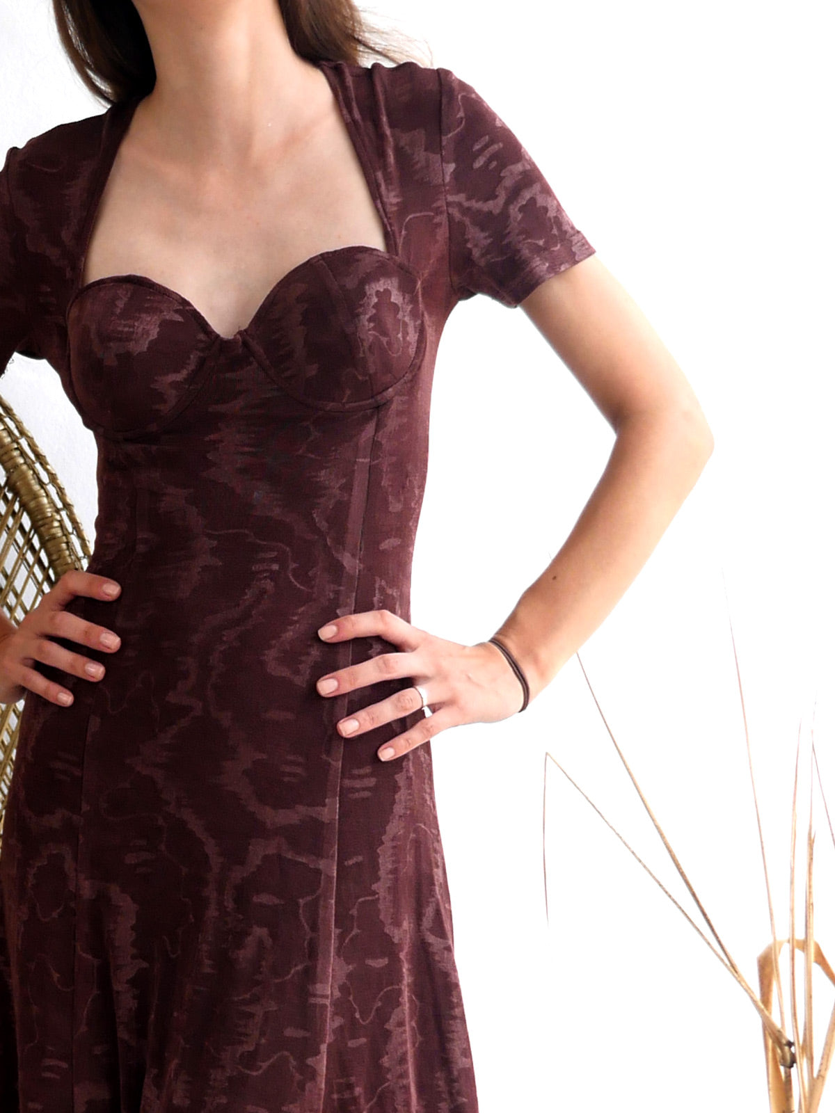 Feminine Fitted Brown Vintage Dress with Sweetheart Neckline