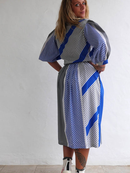 Vintage Elegant Midi Dress in Stripy Pattern