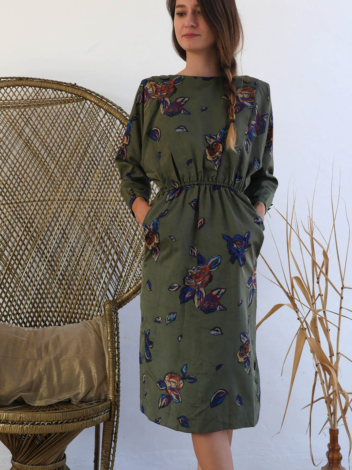 Slim Fitting Khaki Vintage Dress with Floral Print